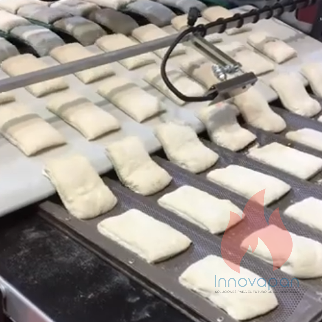 Divisora Masas Alta Hidratación Automática con Alimentador de bandejas y Embandejador Automático - Imagen 2